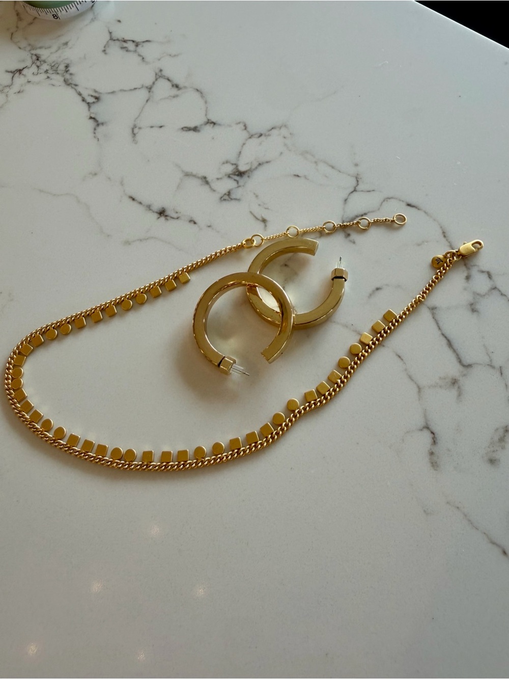 Madewell Gold Chain Necklace with Geometric Accents -
Madewell Gold earrings - Picture 4 of 12